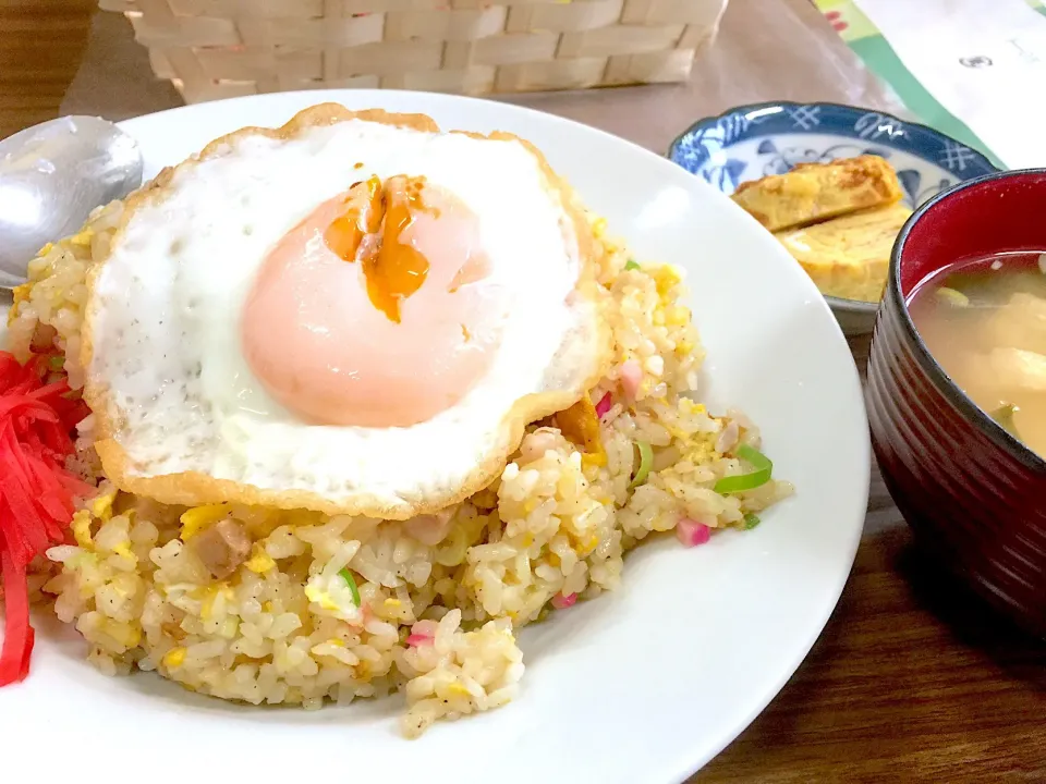 弥生食堂出前
チャーハンに目玉焼トッピング〜❗️|BOOさん