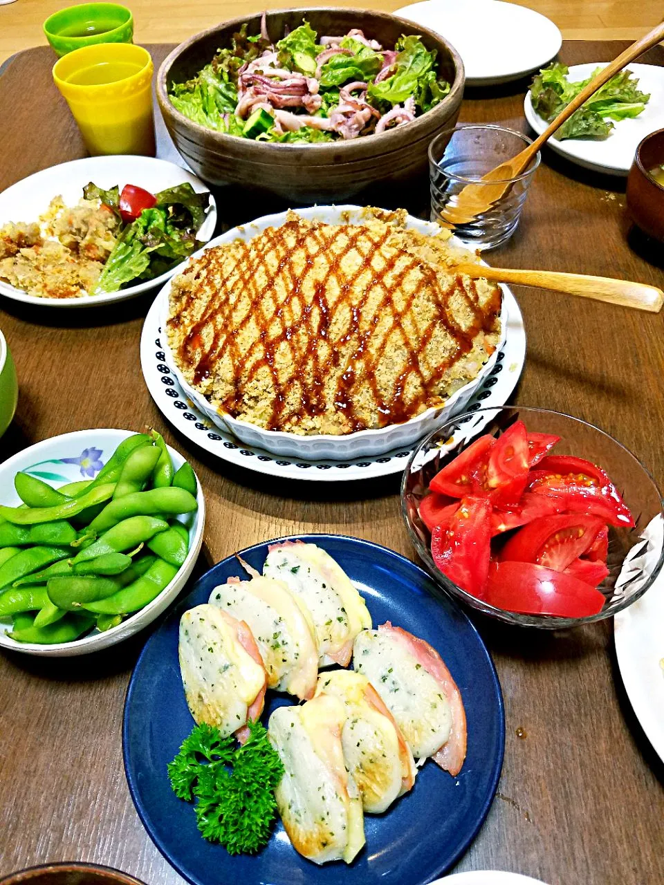 Snapdishの料理写真:晩御飯🌃🍴新じゃが新玉の揚げないコロッケ🎶シソ笹かまのトロトロハムチーズサンドなどなど…|Miwaさん