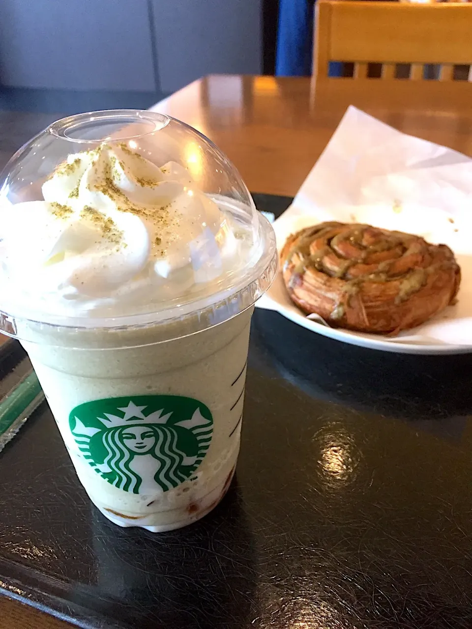 Snapdishの料理写真:加賀棒茶ほうじ茶フラペチーノ&ほうじ茶デニッシュ@スターバックスコーヒー|Kazuya Miyukiさん