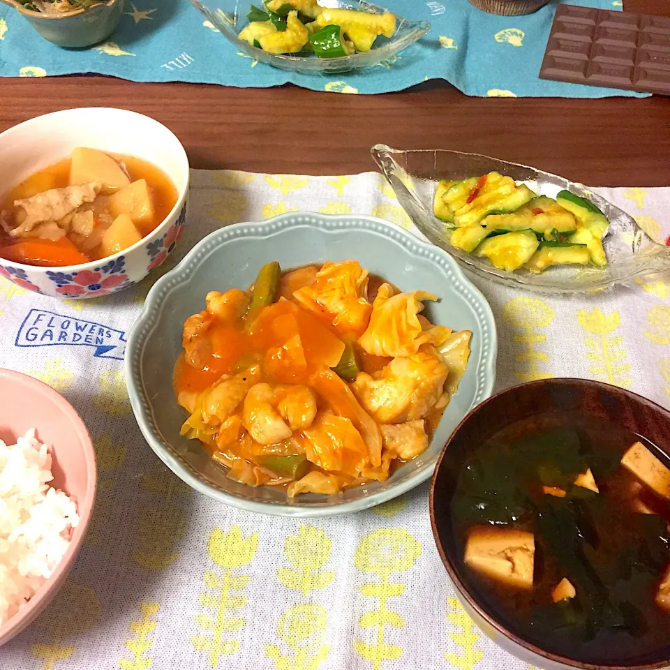 5.37夕飯  鶏モモと野菜のトマトジュース煮込み|ピカさん