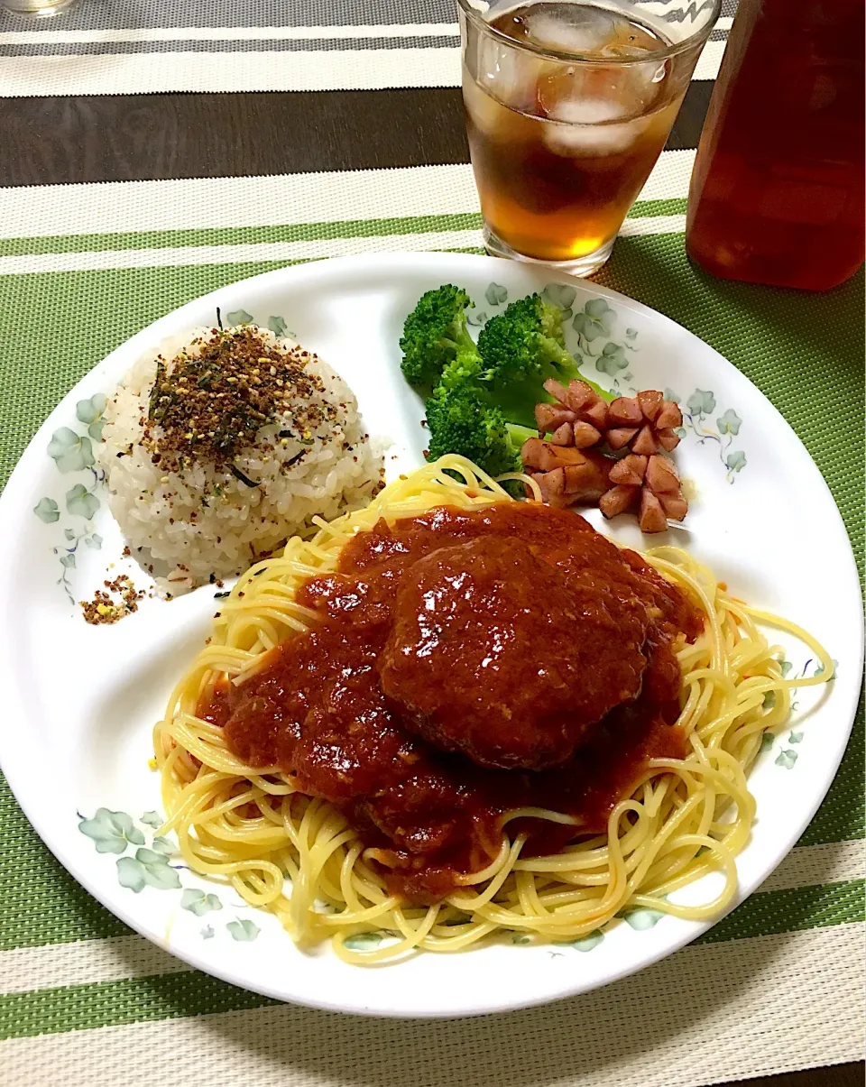 煮込みハンバーグパスタプレート(*^｡^*)🎶
お子様ランチ風に盛り付けてみました（笑）|ライムさん