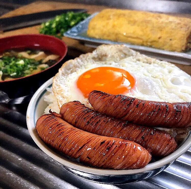 🍳ソーセージエッグ丼|ガク魁‼︎男飯さん