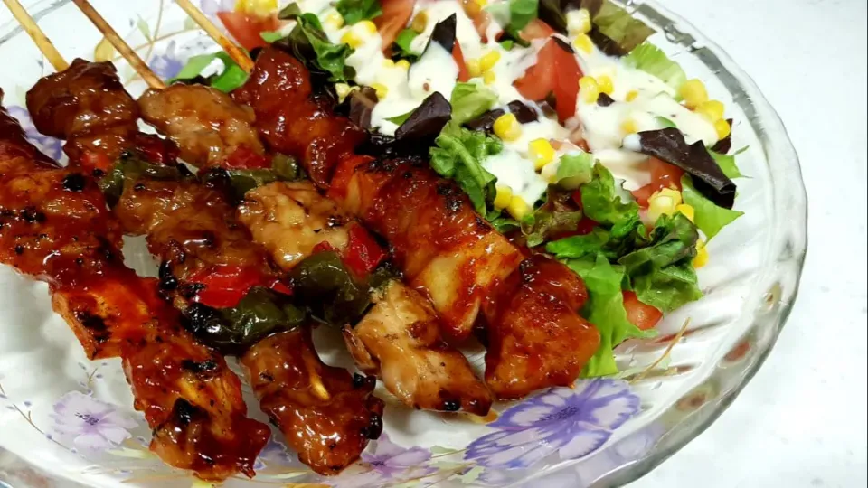 chicken yakitori and salad|steven z.y.さん