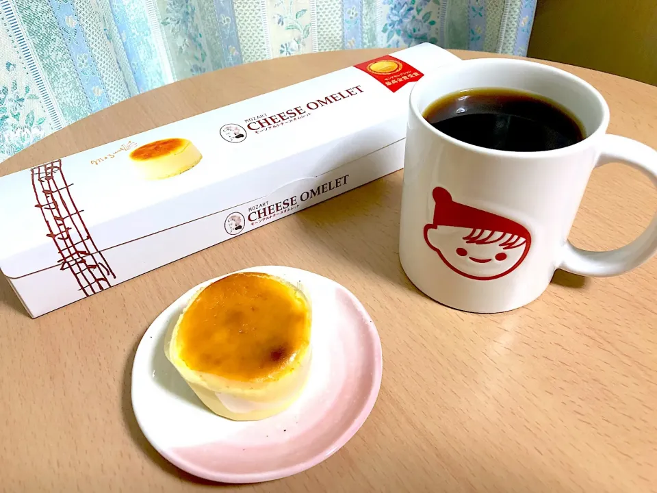 Snapdishの料理写真:チーズオムレット w/ コーヒー|T. Wonderさん