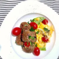 Snapdishの料理写真:豚ひき肉と豆腐とくるみの肉団子|まりさん