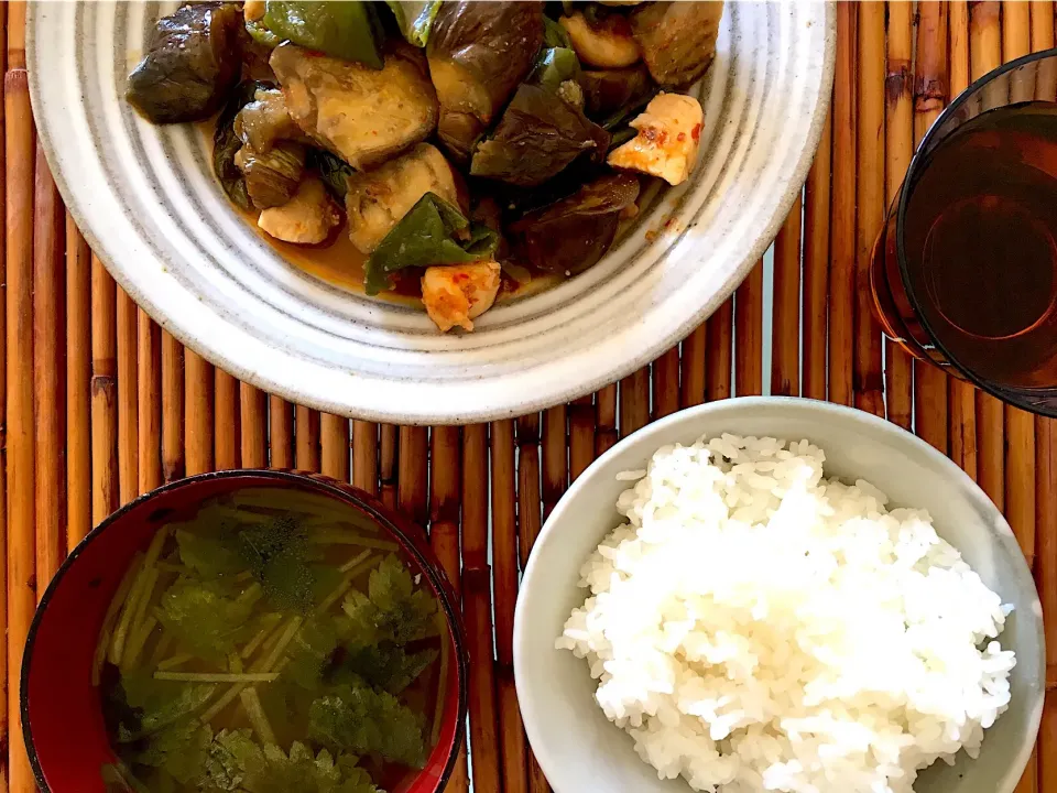今日のお昼ご飯 #なすとピーマン、ササミの甘辛味噌炒め#豆腐と三つ葉のお吸い物|chachaさん