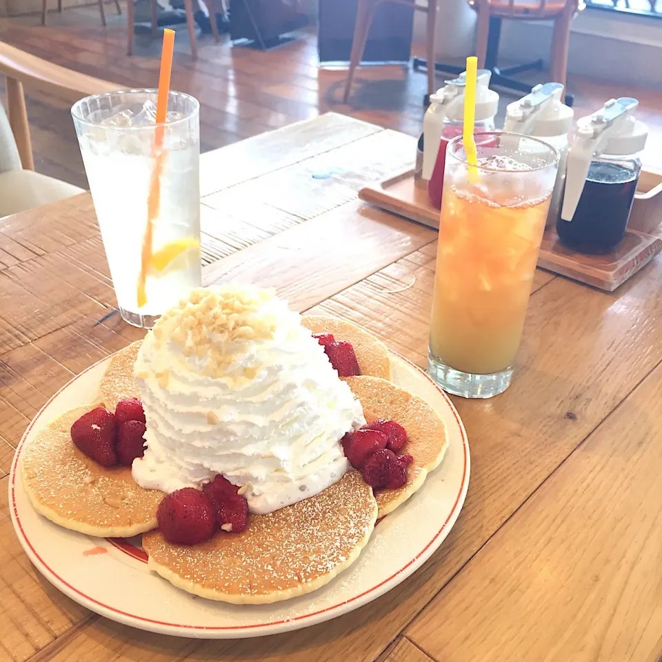 ストロベリーホイップパンケーキ🍓💕🥞|K.Sさん