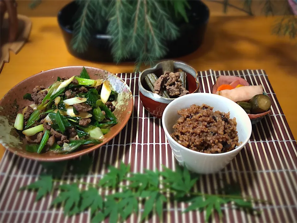 Snapdishの料理写真:馬肉3キロ消費！その1 馬肉のすき煮 馬肉とフキの味噌炊き合わせ|佐野未起さん