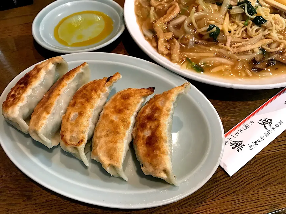 餃子と肉焼きそば|マハロ菊池さん