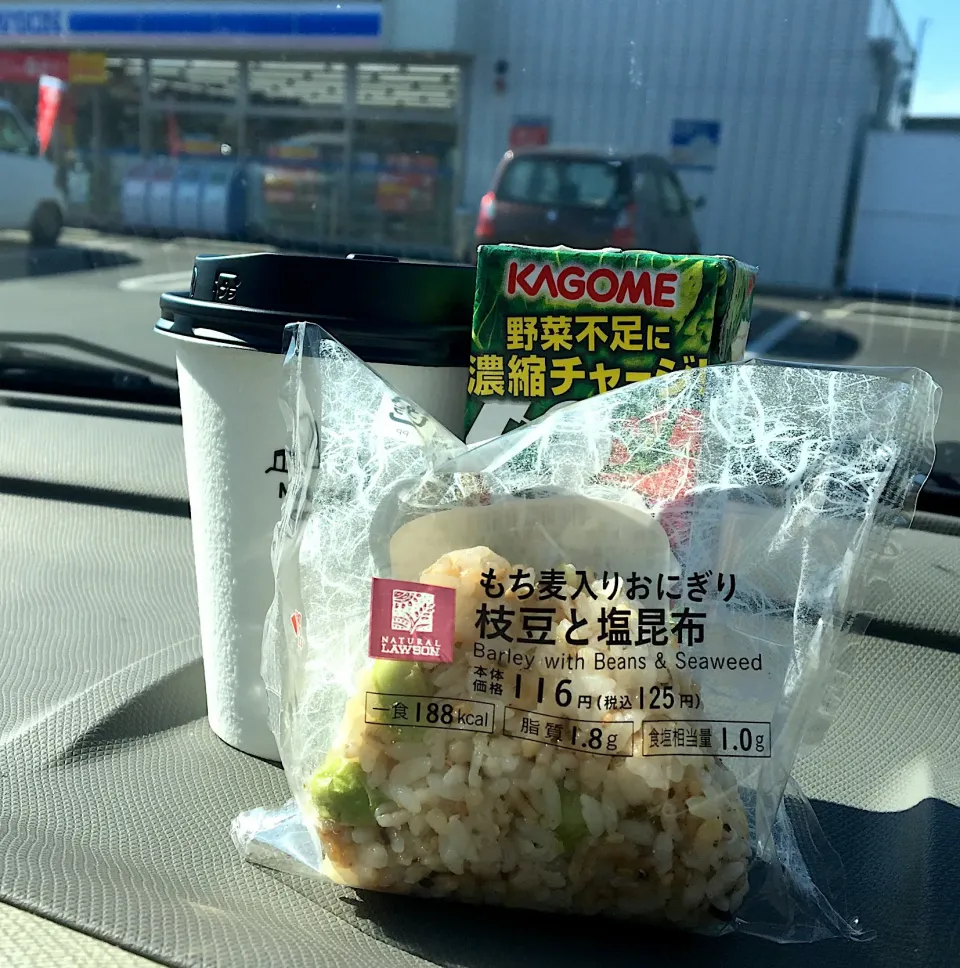 営業マンの朝ごはん☀️☀️☀️
久々に枝豆塩昆布(　ﾟдﾟ)ﾝﾏｯ!|ぽんたさん