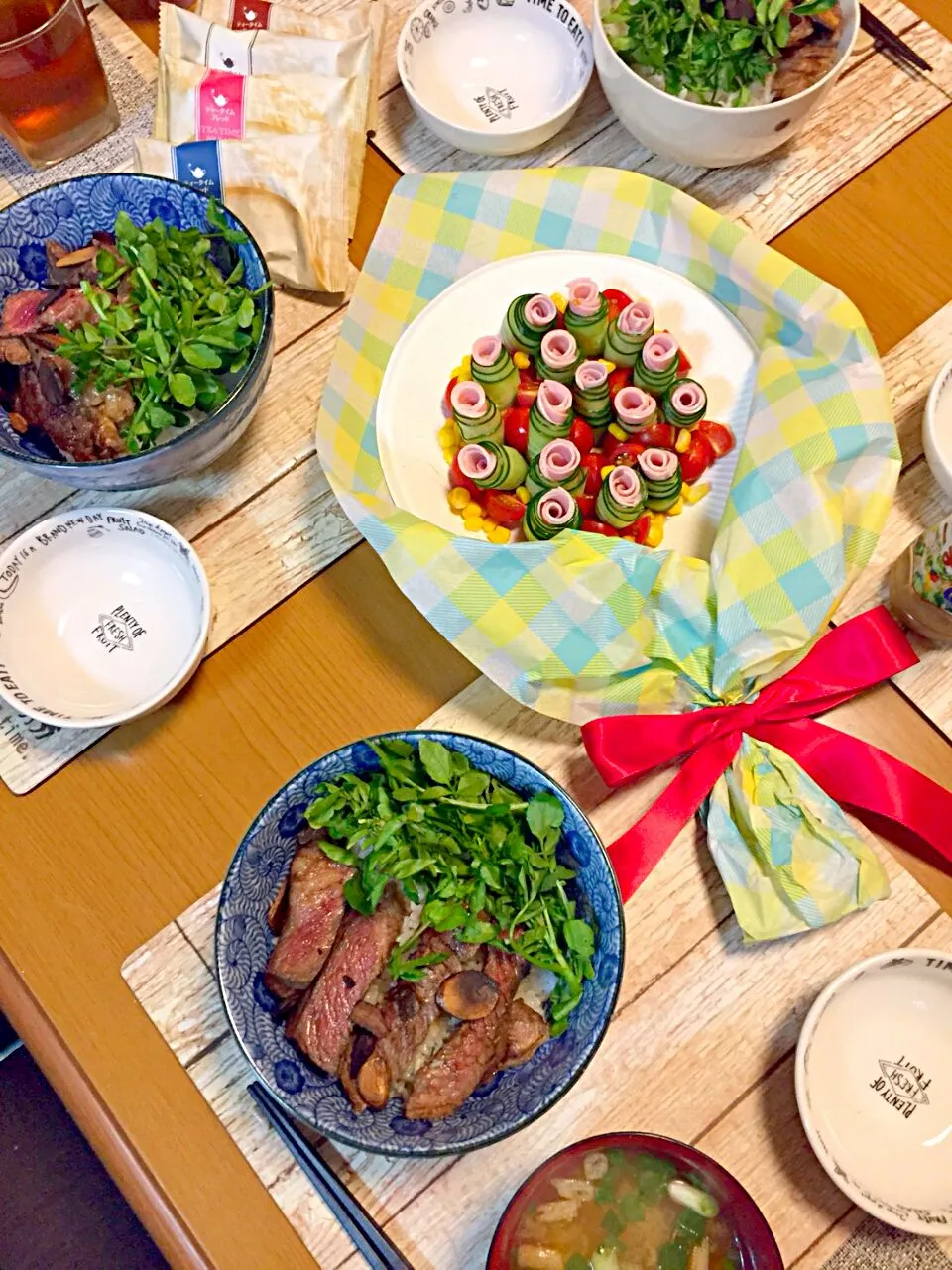 和風ステーキ丼、ブーケサラダ💐|Emiko Kikuchiさん