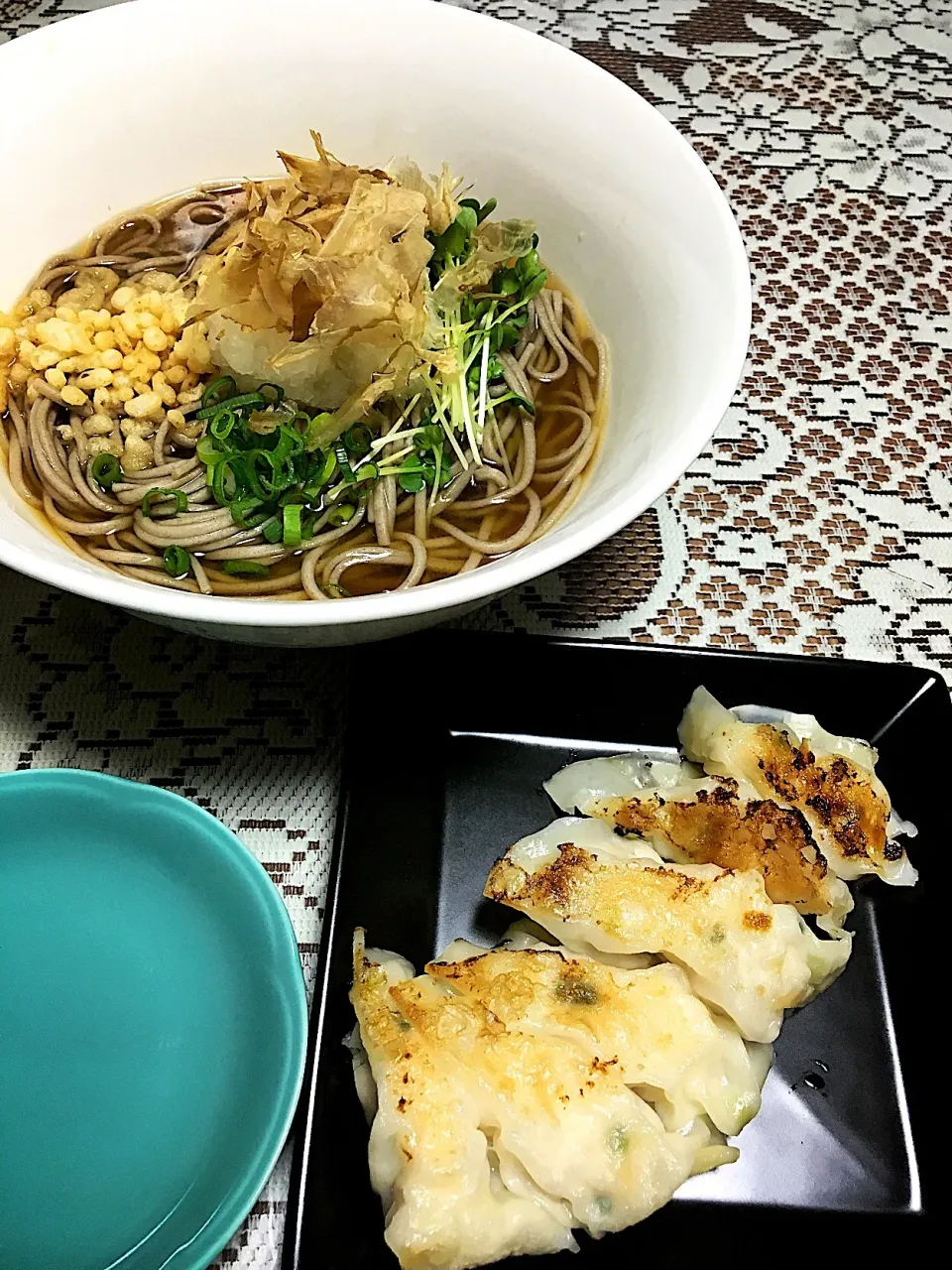 おろし蕎麦(温)と、鶏胸餃子(？)|ヨシヨシさん