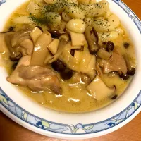 Snapdishの料理写真:鶏モモ肉のクリーム煮ポテトニョッキを添えて|よこたつさん