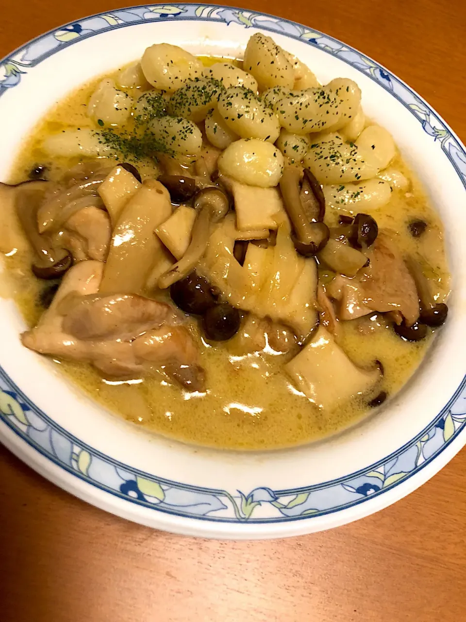 鶏モモ肉のクリーム煮ポテトニョッキを添えて|よこたつさん