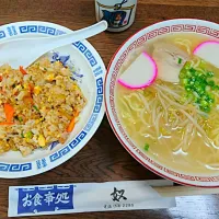 Snapdishの料理写真:奴さん⋆*✩⑅半チャンラーメン♡|めぐさん