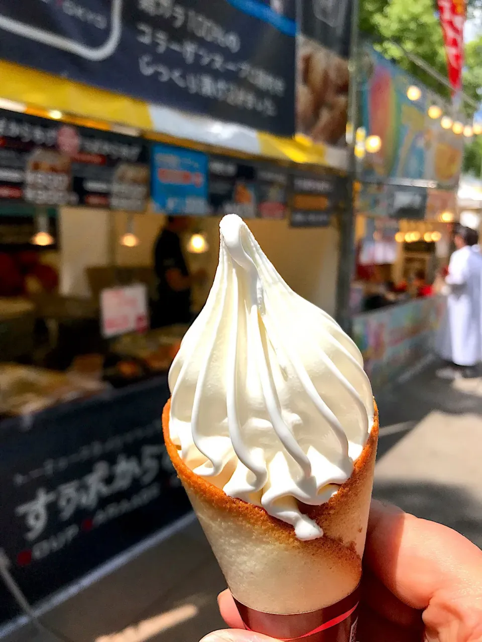 横浜開港祭屋台村にて
プレミアムアイスクリーム🍨|シュトママさん