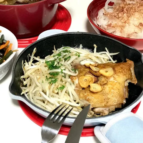 「グルメナイフ」を使ってみたSnapdishの料理・レシピ写真:#スキレット料理#鶏モモ肉のステーキ#塩玉ちゃんのスライス