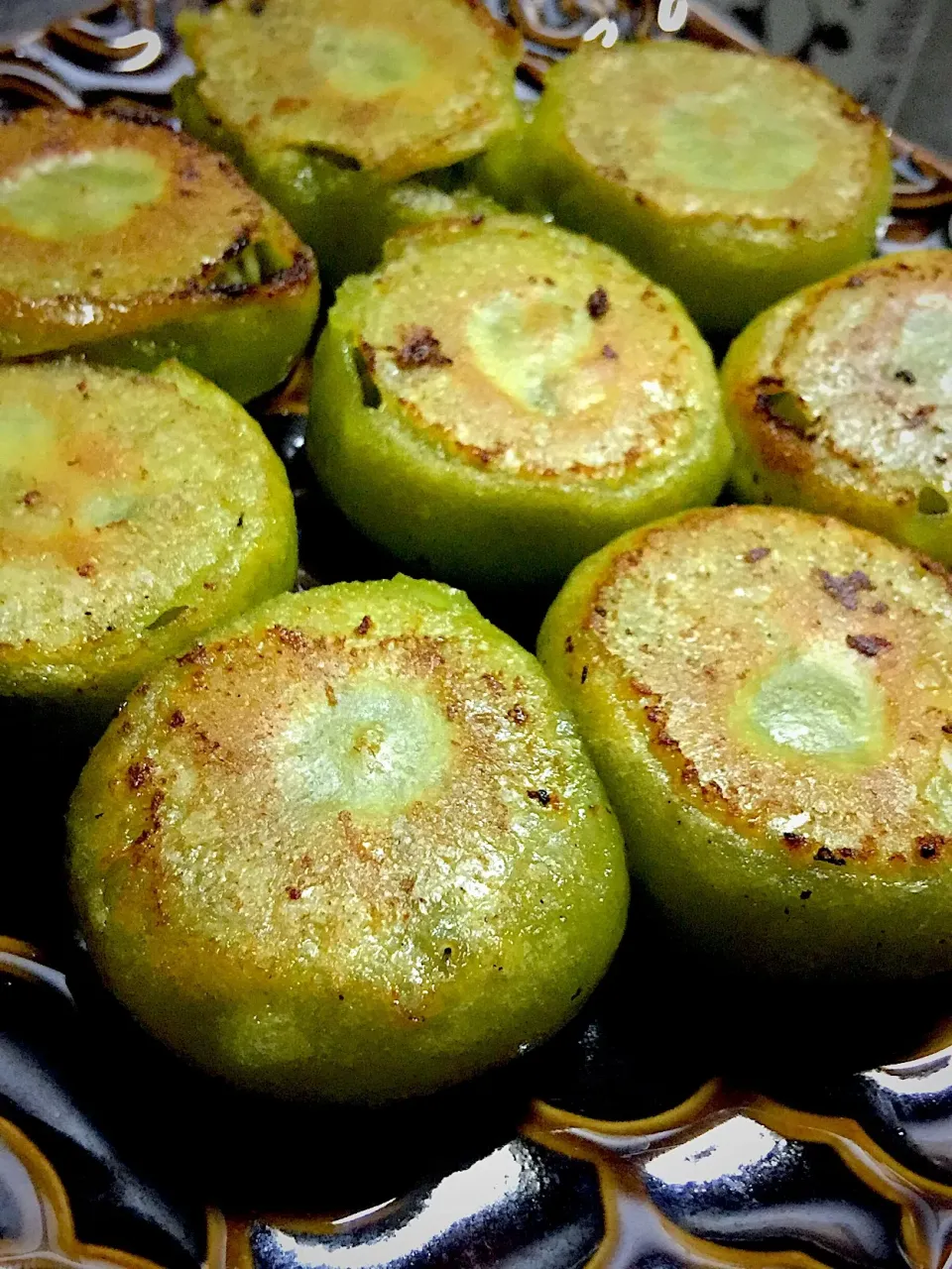 パクチー練り込み皮で丸ギョウザ|Hiromi Miyauchiさん