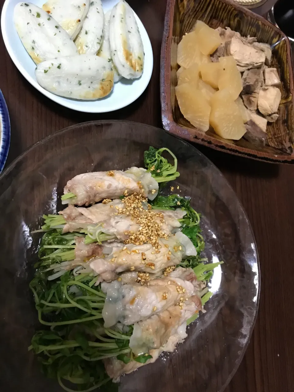 Snapdishの料理写真:6月2日晩ご飯。昨日の残りのハマチ大根、豆苗ともやしの肉巻き、笹かま、たまごスープ。|あやさん