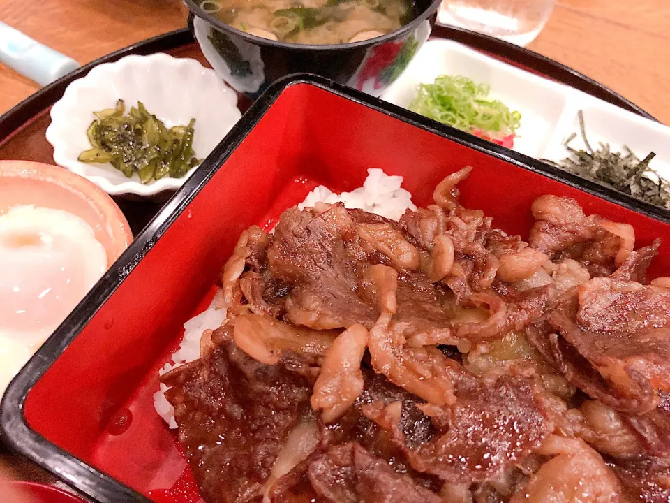 淡路島の贅沢牛丼|ぶりじっとえいちぇるさん