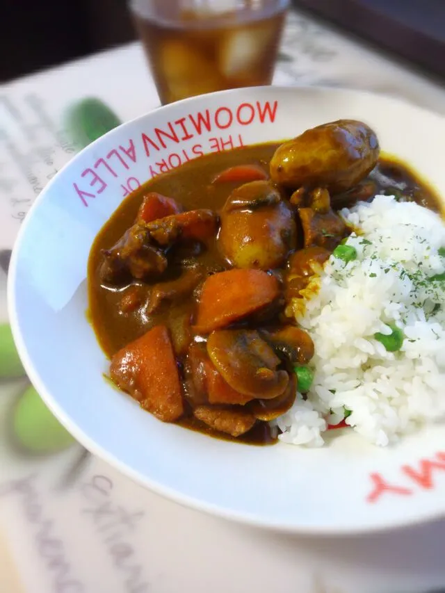 深夜に仕込んだ🕚新じゃが丸々カレー|みるくここあさん