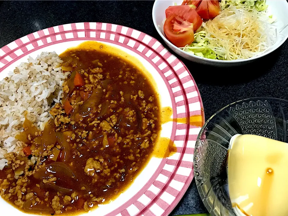 Snapdishの料理写真:もち麦飯玉ねぎ挽肉カレーライス、青海苔ポテサラ大根つまキャベツトマトわさび醤油ごま油風味サラダ、ジョニー豆腐|ms903さん