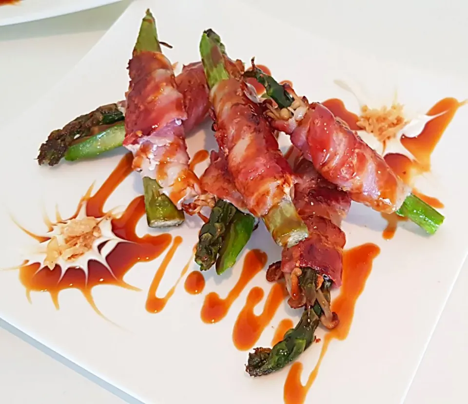 veggies bacon blanket with teriyaki mayo sause.|natteさん