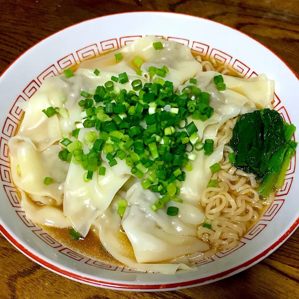 ワンタン麺🍜サッポロ一番しょうゆラーメンで〜|みなさん