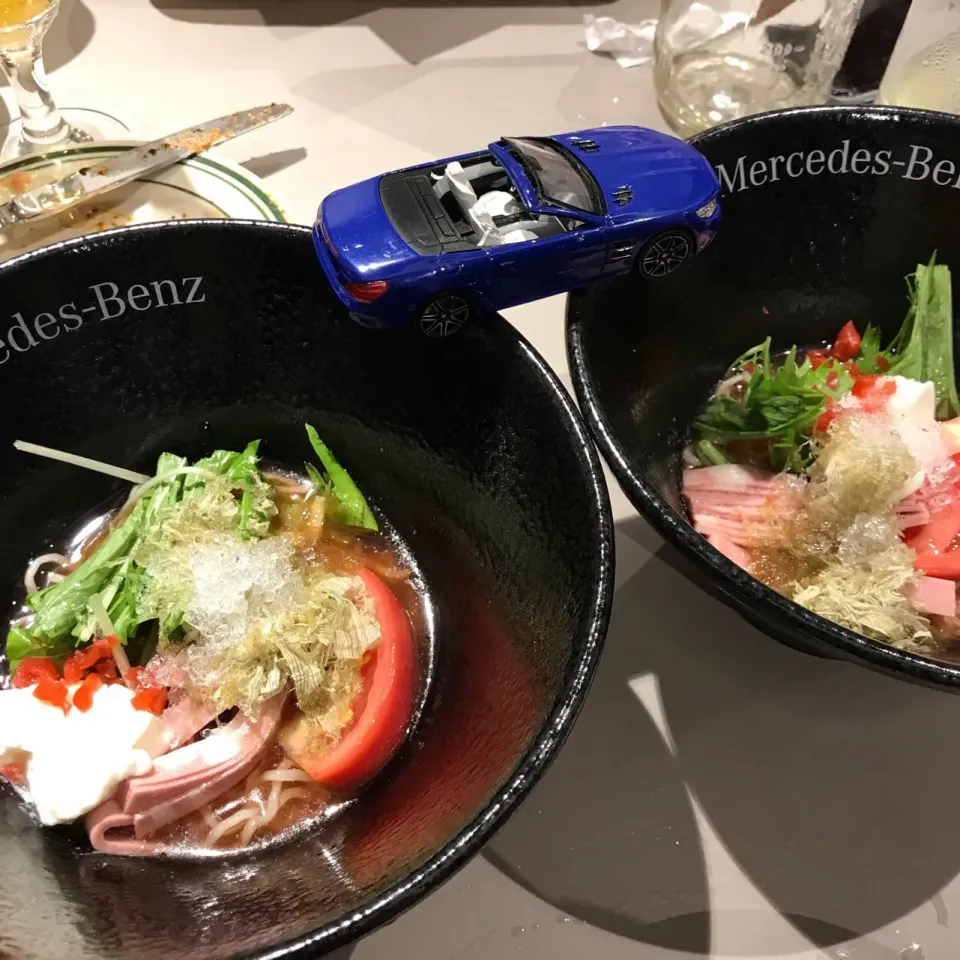 メルセデス・ベンツのカフェの
「メルセデス冷麺」（笑）ネーミングが（笑）|ゆめおさん