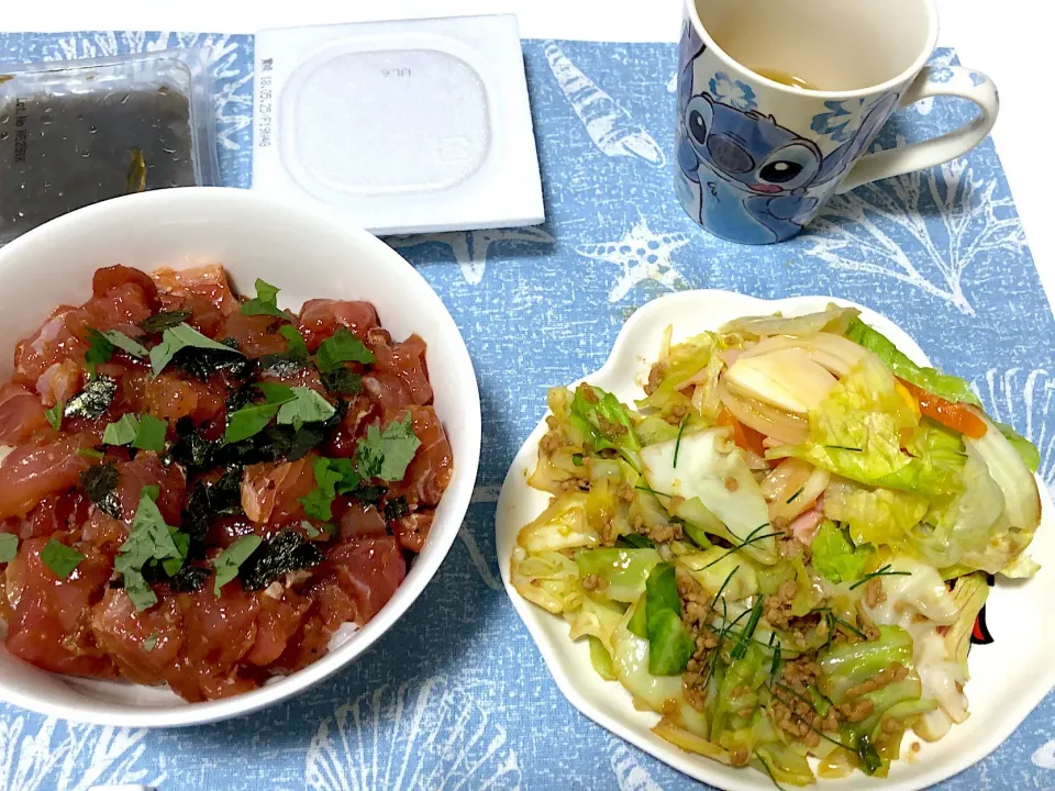 マグロ丼
あんど
肉味噌キャベツ炒め
あんど
サラダ(特製ドレッシング)|🌺Mitsuho🐳🧜🏾‍♀️さん