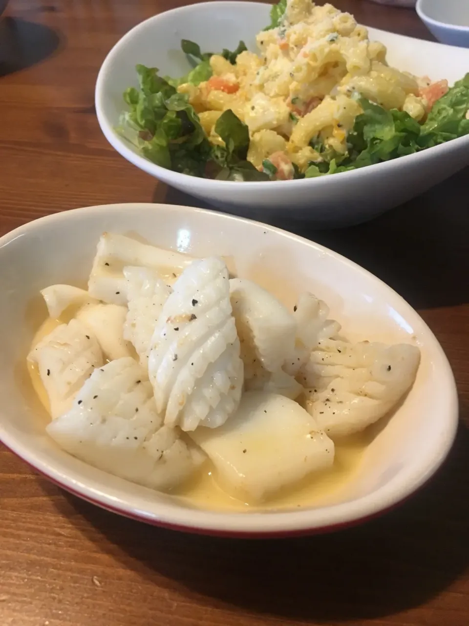 Snapdishの料理写真:6/3 イカバター炒めとマカロニサラダ|yoneさん