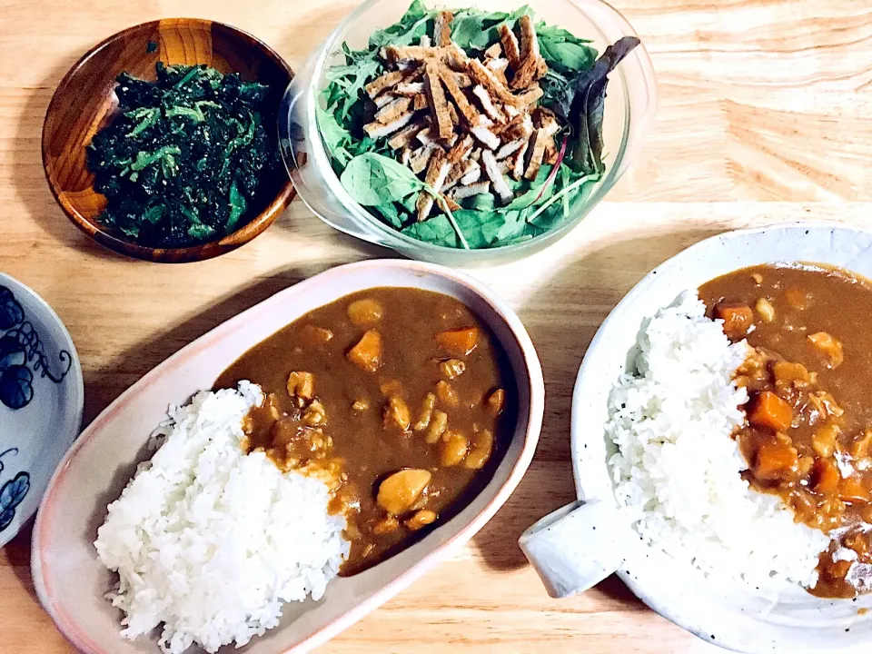 カレーライスな晩御飯🍛

ほうれん草の胡麻和え
じゃこ天サラダ🥗〜梅肉ドレッシング|さくたえさん