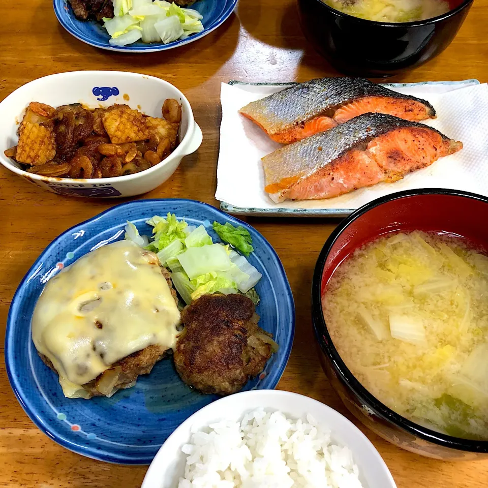 ハンバーグ、焼き鮭、シーフードミックス炒め*\(^o^)/*|すかラインさん