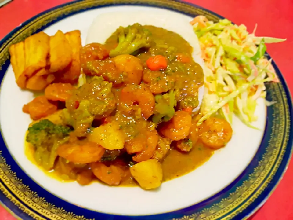 Curried Shrimp and Broccoli Steamed Jasmine Rice Cole Slaw and Fried Plantains.|Juan Simmsさん