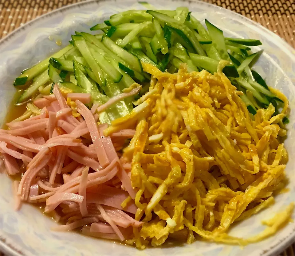 今年初の冷麺なのに
麺が見えないのよ...(^^;;|Shin_chanさん