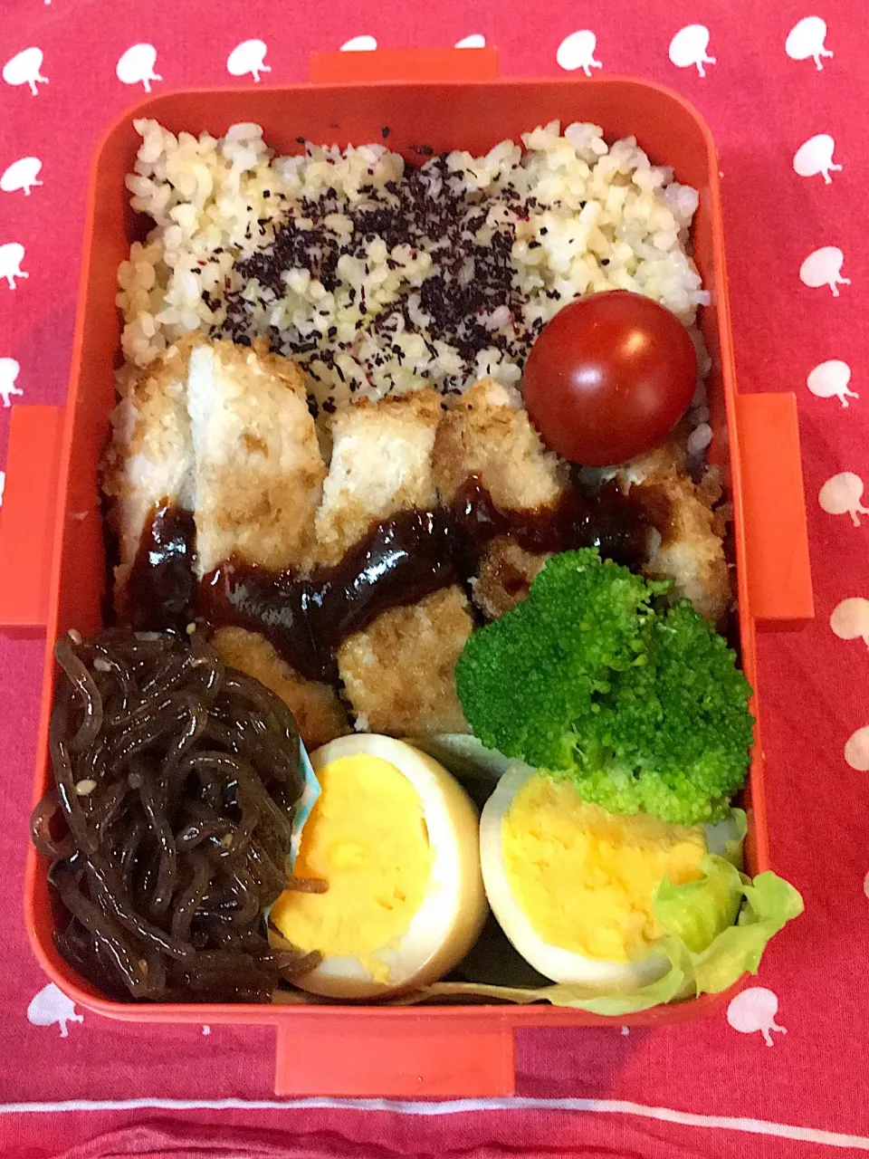 ♫6/4今日のお弁当♫〜味噌カツ、味玉子、糸こんにゃくの甘辛煮、ブロッコリー、プチトマト〜|Satokoさん