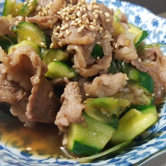 MIKAさんの焼肉のタレで！きゅうりとミョウガと牛肉の炒め物 #レシピブログ #RecipeBlog|レシピブログさん