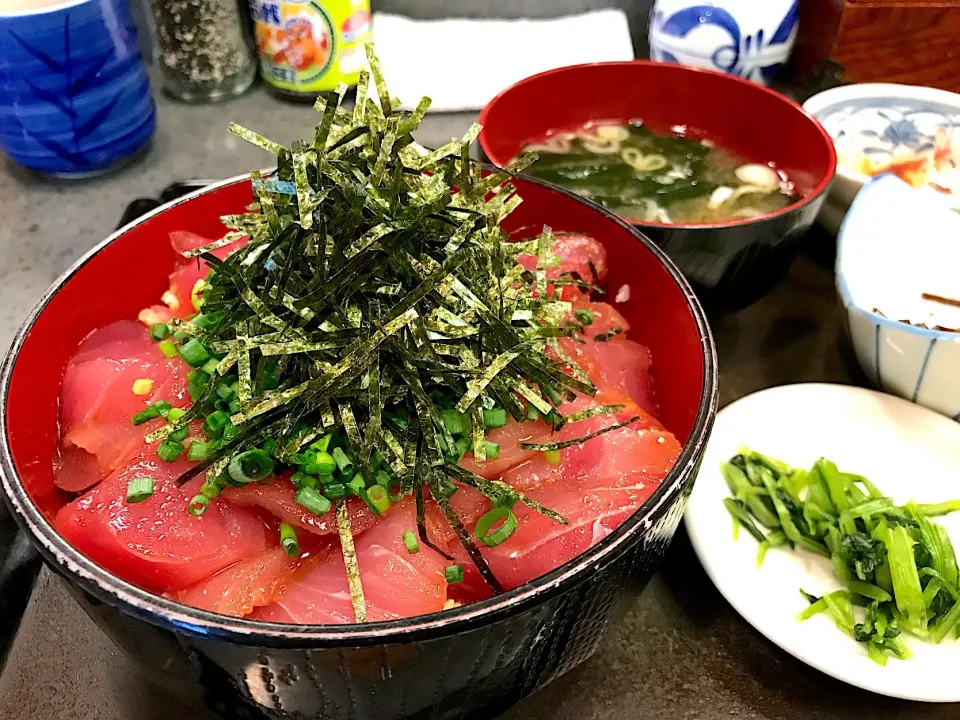 Snapdishの料理写真:天然ぶり丼|マハロ菊池さん