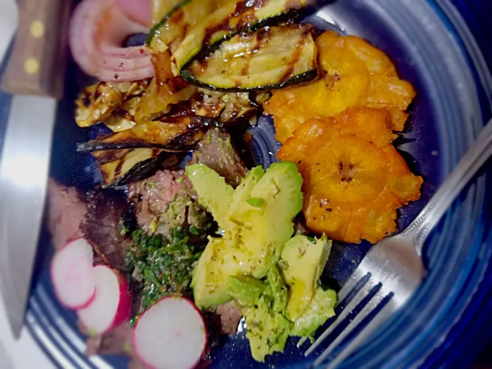 skirt steak with chimichurri grilled vegetables and tostones!|Corrineさん