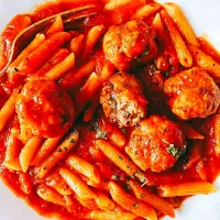 Italian meatballs with penne and tomato sauce
#meatballs
#pasta|Sidney Lowさん