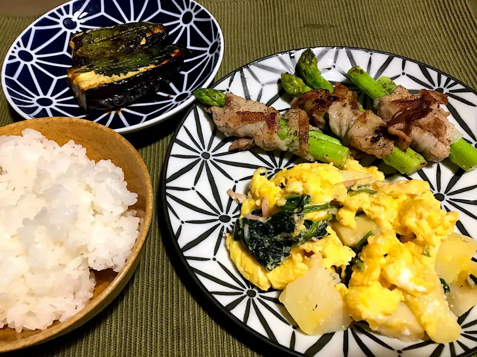 Snapdishの料理写真:なすの味噌マヨ焼き  
ホーレン草とじゃがいものオムレツ
アスパラベーコン巻き
 #ほうれん草  #なす  #じゃがいも  #めんたいこ  #豚肉  #アスパラ  #味噌|comamiさん