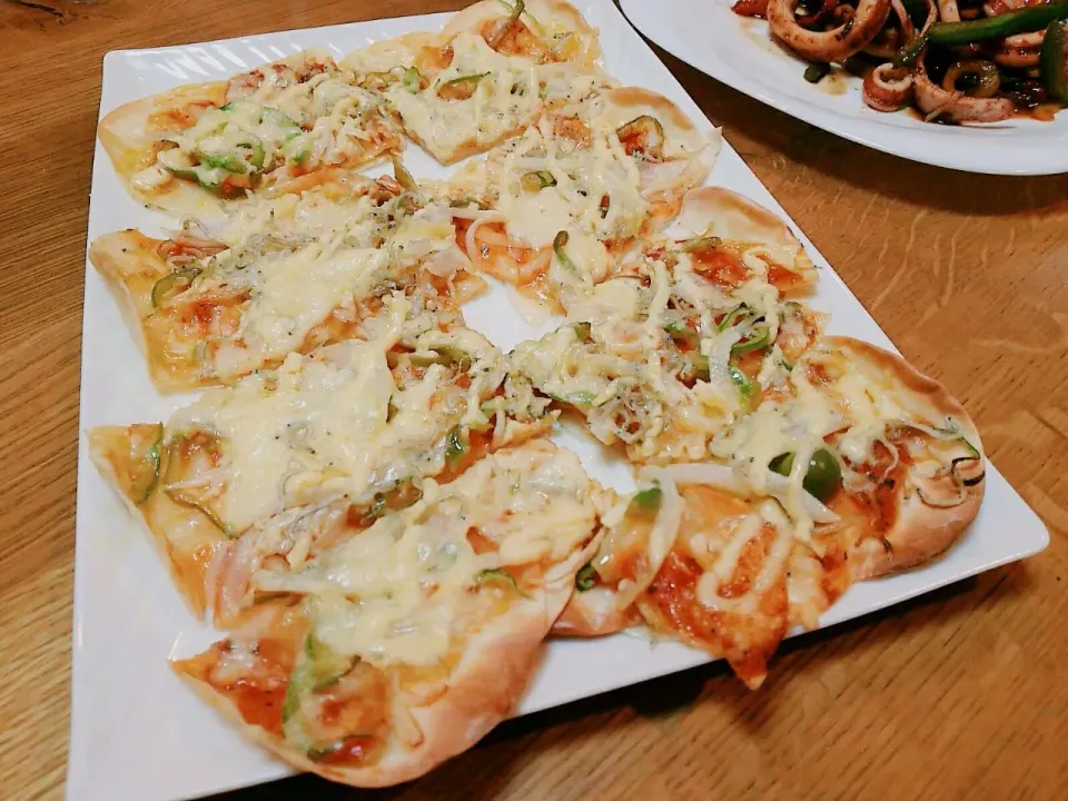 餃子の皮でシラス🍕ピザ|Naomi Furuyaさん