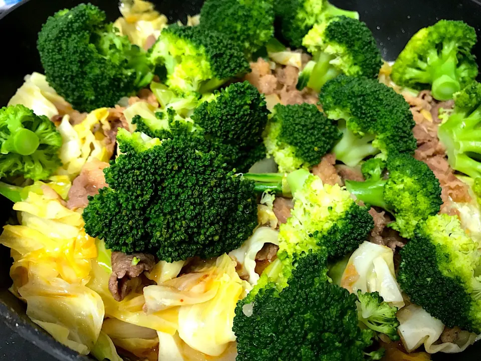 Broccoli 🥦 , cabbage and  Beef 🥩 焼き肉#broccoli #cabbage #beef  #焼き肉 for Dinner 🍴|Food Gardenさん