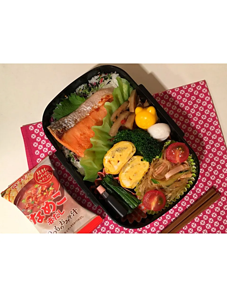 Snapdishの料理写真:#Bento #お弁当 #弁当
.
.
.
❥ほうれん草お浸し #絹醤油
❥#春雨サラダ
❥ちりめん入りだし巻き卵
❥きんぴらごぼう蓮根
❥銀鮭岩塩焼き
❥#ドラえもんかまぼこ
❥梅干しごはん #五色の花むすび
❥#いつものお味噌汁 なめこ|crayon509さん