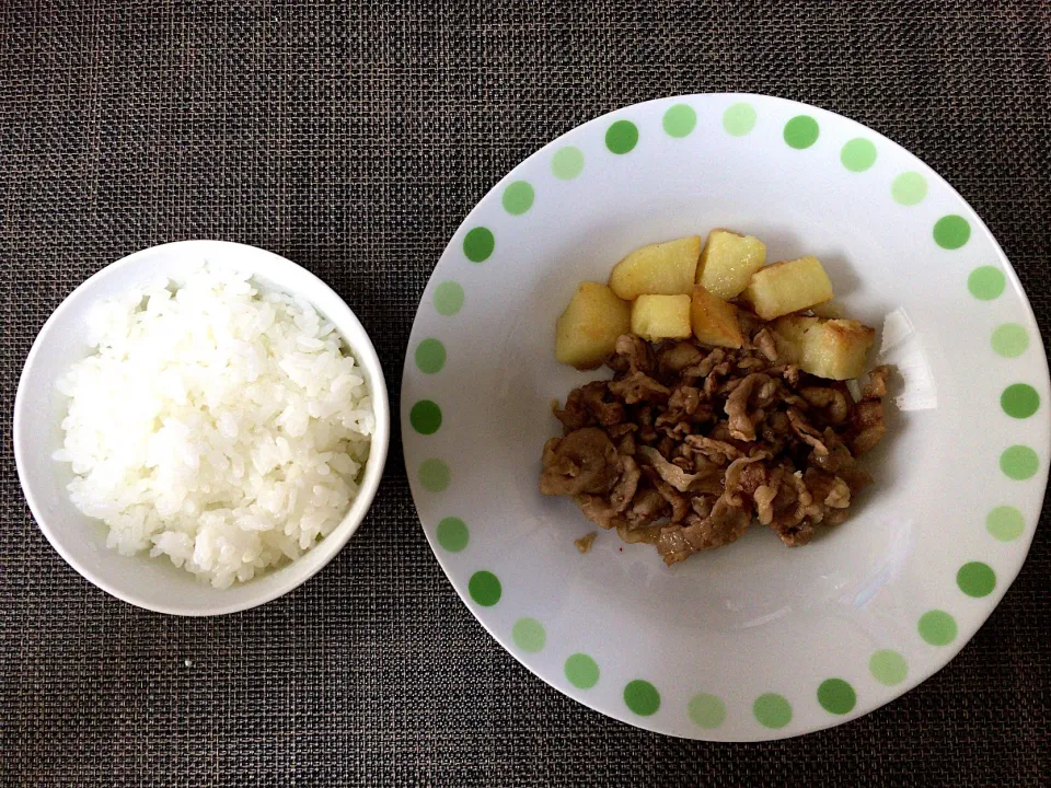 豚肉イモ炒めご飯|ばーさんさん