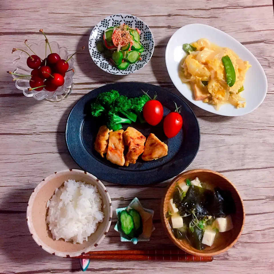 ✦鶏胸肉のタンドリーチキン
✦絹さやと厚揚げの卵炒め煮
✦きゅうりとカニカマの酢の物
✦かいわれとわかめと豆腐の味噌汁|はらしおりさん