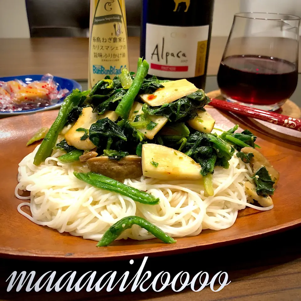 エリンギほうれん草のガーリックバター素麺🍷😋|マイコさん