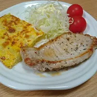 Snapdishの料理写真:スパニッシュオムレツとポークのソテー|Meさん