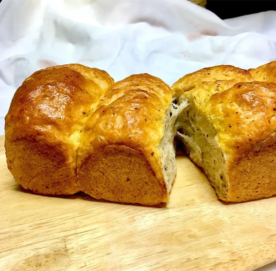 Sourdough Honey and Almond Loaf|gonbenさん