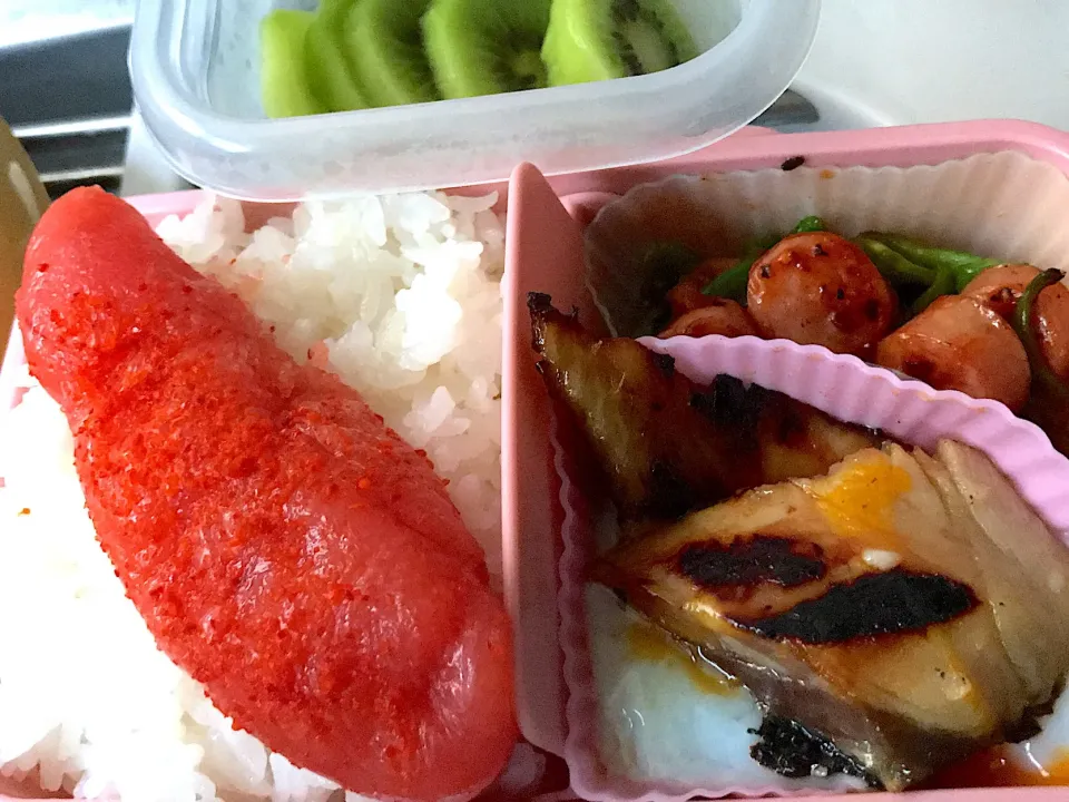 #本日のお弁当  は旦那さん土産の #明太子どーん|Nao K. Tさん